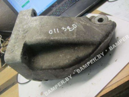 Кронштейн двигателя Mercedes  A6422233304 Mercedes  A6422233304