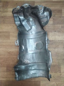 Защита (экран) выпускного коллектора Peugeot  9647983180 Peugeot  9647983180