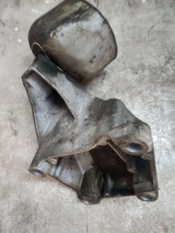 Кронштейн двигателя Audi  8D0199307G Audi  8D0199307G
