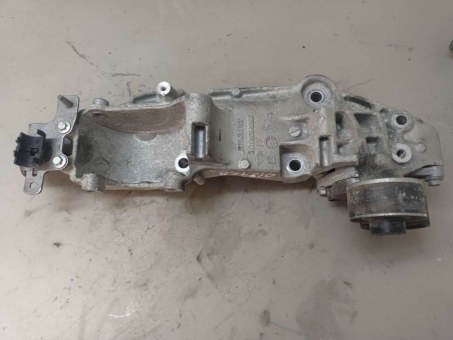 Кронштейн генератора Nissan  117103585R Nissan  117103585R