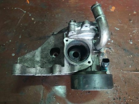Помпа Opel  25189645 Opel  25189645