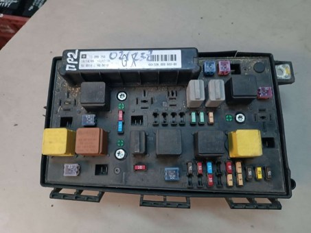 Блок предохранителей Opel  13206750 Opel  13206750