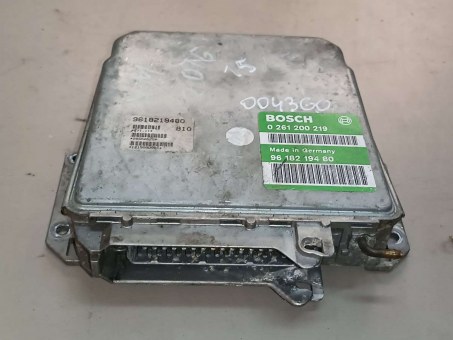 Блок управления двигателем Audi  0261200220 Audi  261200220