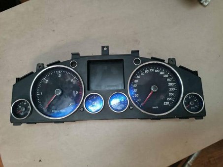 Щиток приборов (приборная панель) Volkswagen  6033EC2144,7L6920880N,0263654016 Volkswagen  6033EC2144,7L6920880N,0263654016