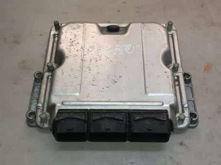 Блок управления двигателем Renault  0281010183,8200085925 Renault  281010183,8