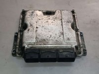 Блок управления двигателем Renault  0281010556,8200153946 Renault  281010556,8
