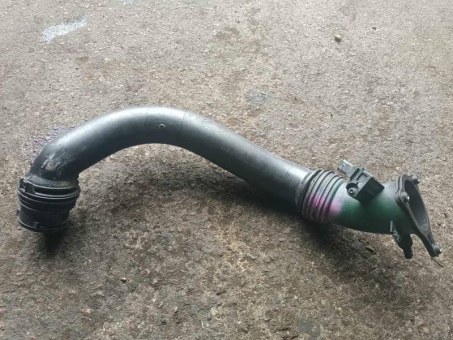 Патрубок турбины BMW  8601683 BMW  8601683