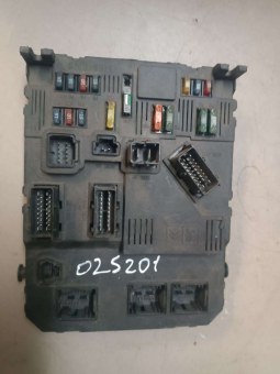 Блок предохранителей Peugeot  9650584580,S118085320 Peugeot  9650584580,S118085320