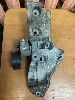 Кронштейн генератора Renault  8200425034 Renault  8200425034