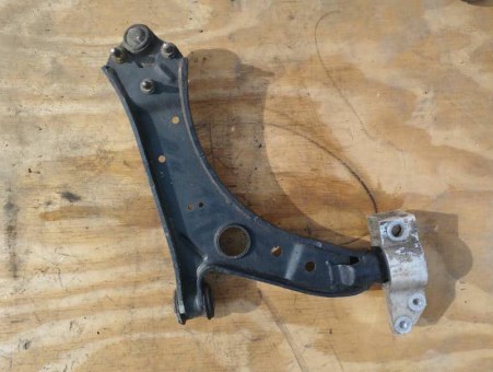Рычаг передний левый Volkswagen  1K0407851E Volkswagen  1K0407851E