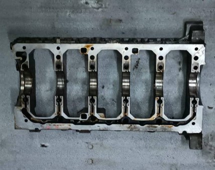 Постель коленвала Volvo  8642225 Volvo  8642225